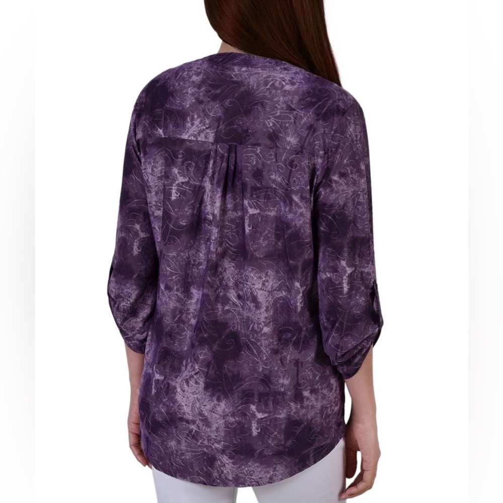 🚨New Notations Women's 3/4 Roll Tab Sleeve Y-Neck Top - Picture 2 of 5